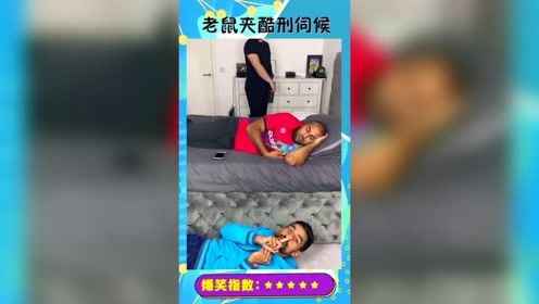 兄弟拿手机造恶搞，直接伸进老鼠夹，这疼你懂