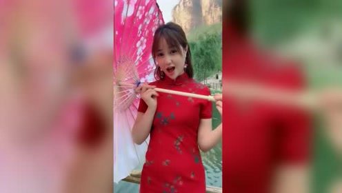 这就是男人眼中微胖型的美女，这肉肉的身材，