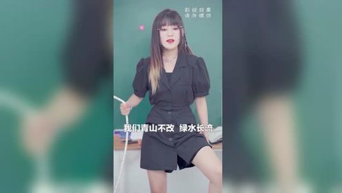 螳螂捕蝉黄雀在后！美女代课老师上课第一天被