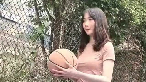 美女校花打篮球看到小伙想去搭讪，最后的结局