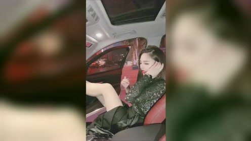 美女，你上车就上车，脱鞋是几个意思？