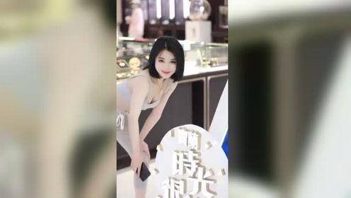 街拍美女有这样的女孩谁不想坠入爱河呢