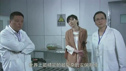 男子为逼迫美女出来，竟狠心用这种方式，简直