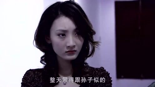 美女被带去见导演，导演一看到这些，立马决定