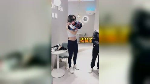 能不能尊老爱幼啊？？#美女 #你kin你擦