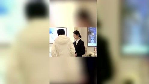 遇到这个美女店员小姐姐让我不知所措