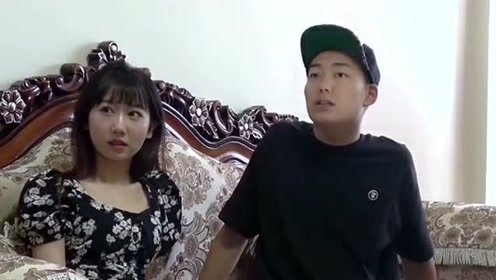 搞笑：跟老公视频时被发现旁边躺着个男的，老