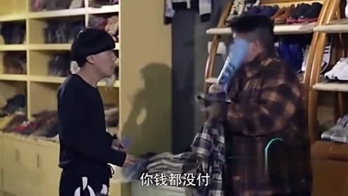 陈翔六点半：抢劫犯要挟人质，老板心疼衣服不