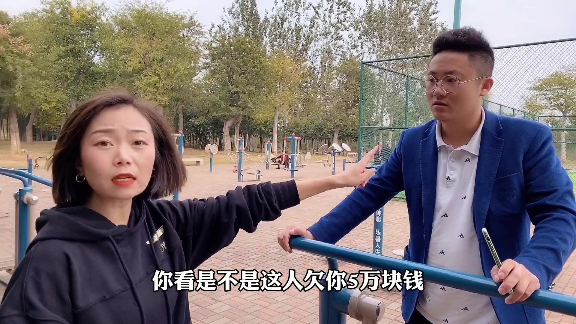 小伙套路老婆恶搞路人，路人当场暴怒，小伙直