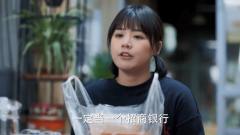 女儿惹老爸生气，哪想女儿反应贼搞笑，竟然发