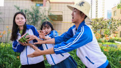 学渣老想蹭饭，学霸想出一招，学渣的反应太逗